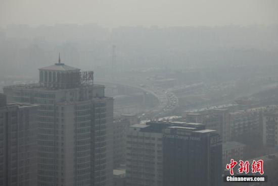 資料圖：北京遭遇霧霾天氣。<a target='_blank'  _fcksavedurl='http://www.chinanews.com/'></table>中新社</a>記者 劉關(guān)關(guān) 攝